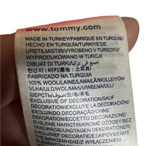 A Tommy Hilfiger wool  sweater in size extra large - Picture 4 of 6